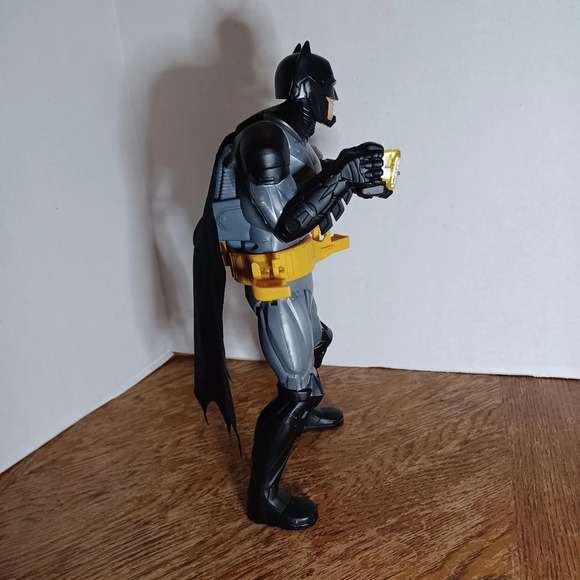 BATMAN 12 INCH DELUXE ACTION FIGURE RAPID CHANGE UTILITY BELT FIGURE. See pictur - Picture 2 of 5